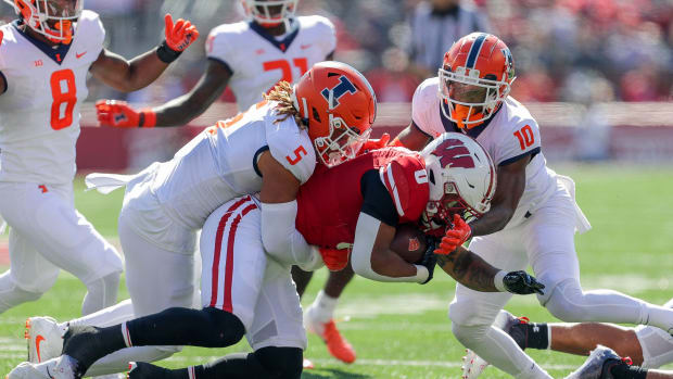 Illinois linebacker Calvin Hart Jr. (5) and defensive back Tahveon Nicholson (10) tackle Wisconsin running back Braelon Allen (0) on Saturday, October 1, 2022, at Camp Randall Stadium in Madison, Wis. Tork Mason/USA TODAY NETWORK-Wisconsin